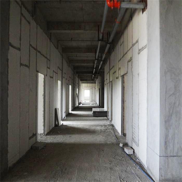 宜春某学校实芯轻质隔墙板安装现场
