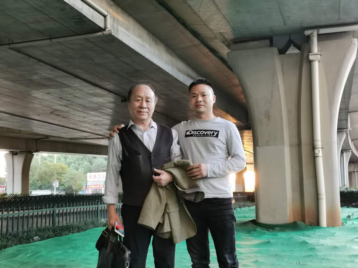 中国建筑材料技术经济研究会新型建材专业委员会常委涂平涛专家到井浪关于新产品研发以及运用进行工作指导
